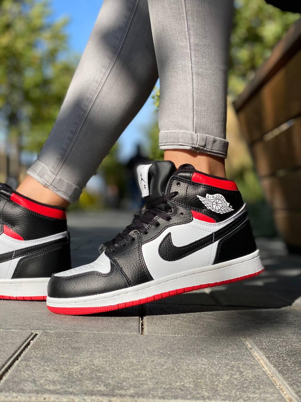 Nike Air Jordan 1 Retro Mid Red White Black