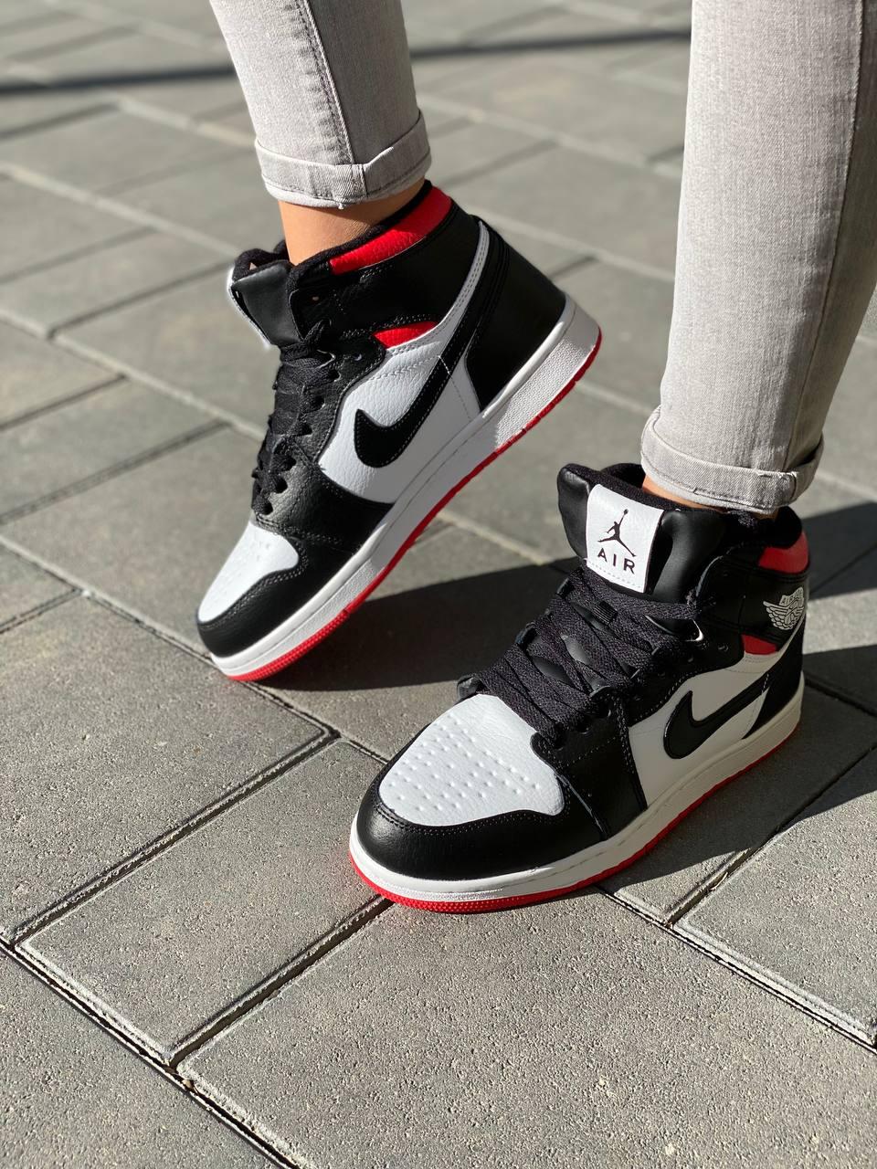 Nike Air Jordan 1 Retro Mid Red White Black