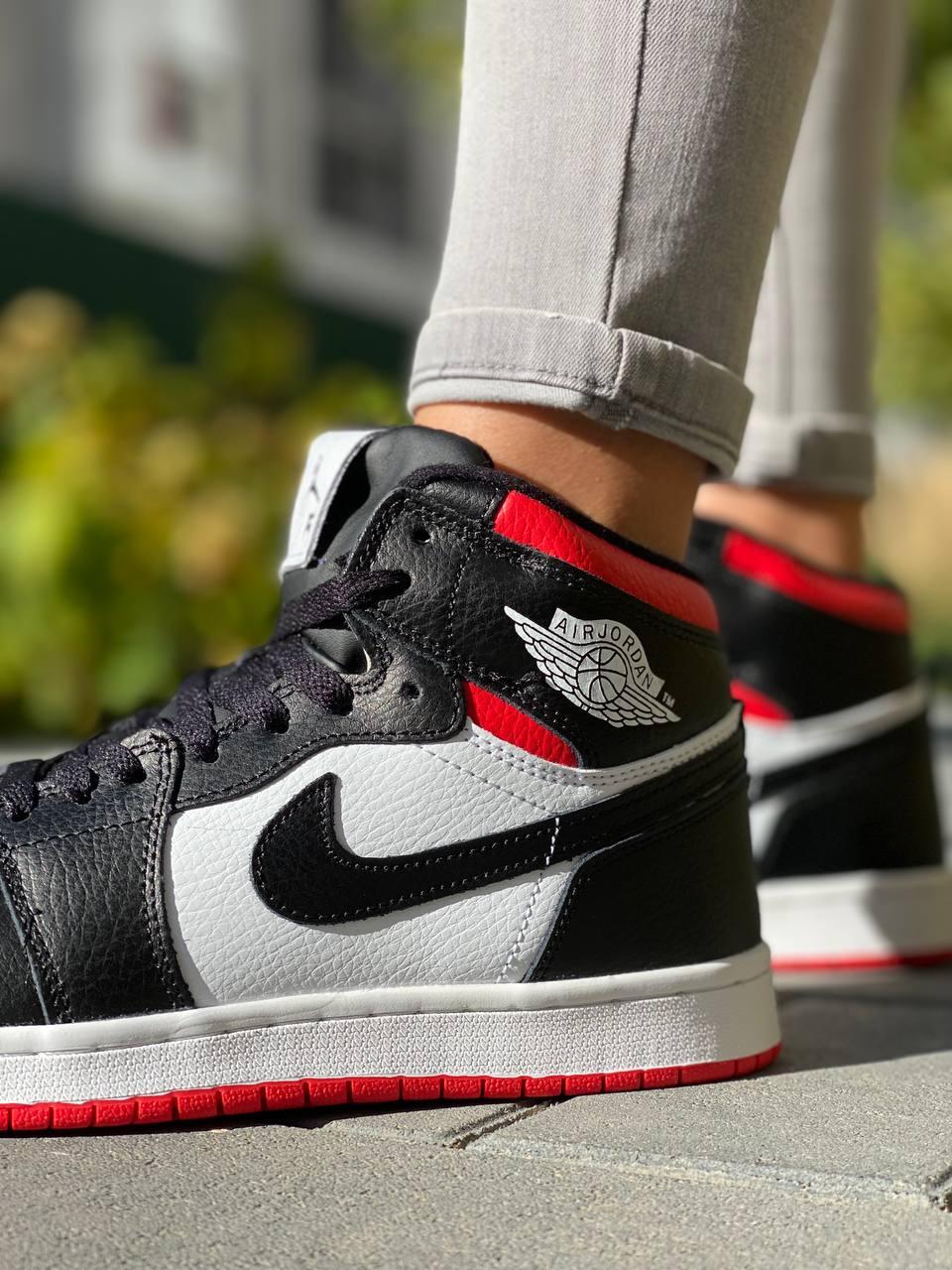 Nike Air Jordan 1 Retro Mid Red White Black