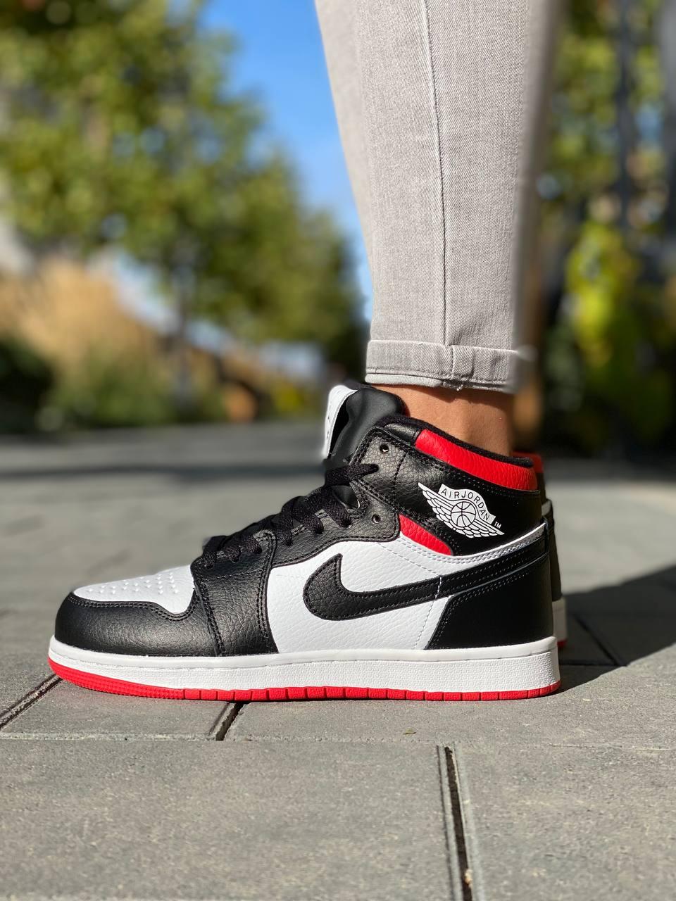 Nike Air Jordan 1 Retro Mid Red White Black