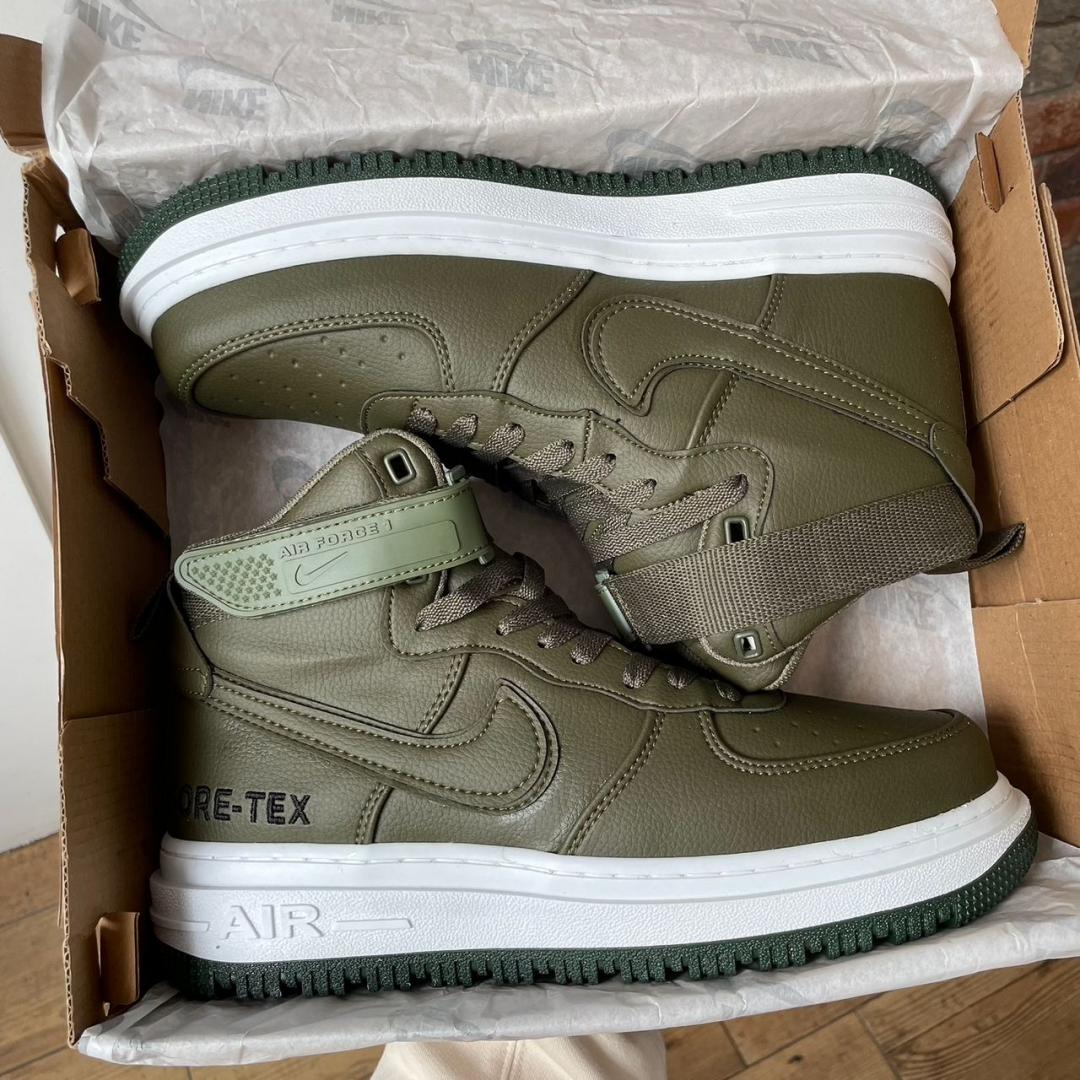 Nike Gore-TEX Haki White
