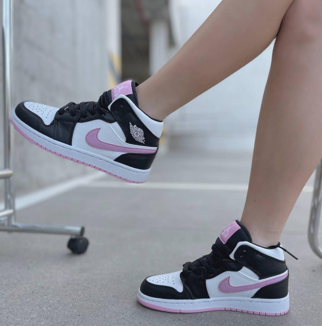 Nike Air Jordan 1 Retro High Bubble Gum