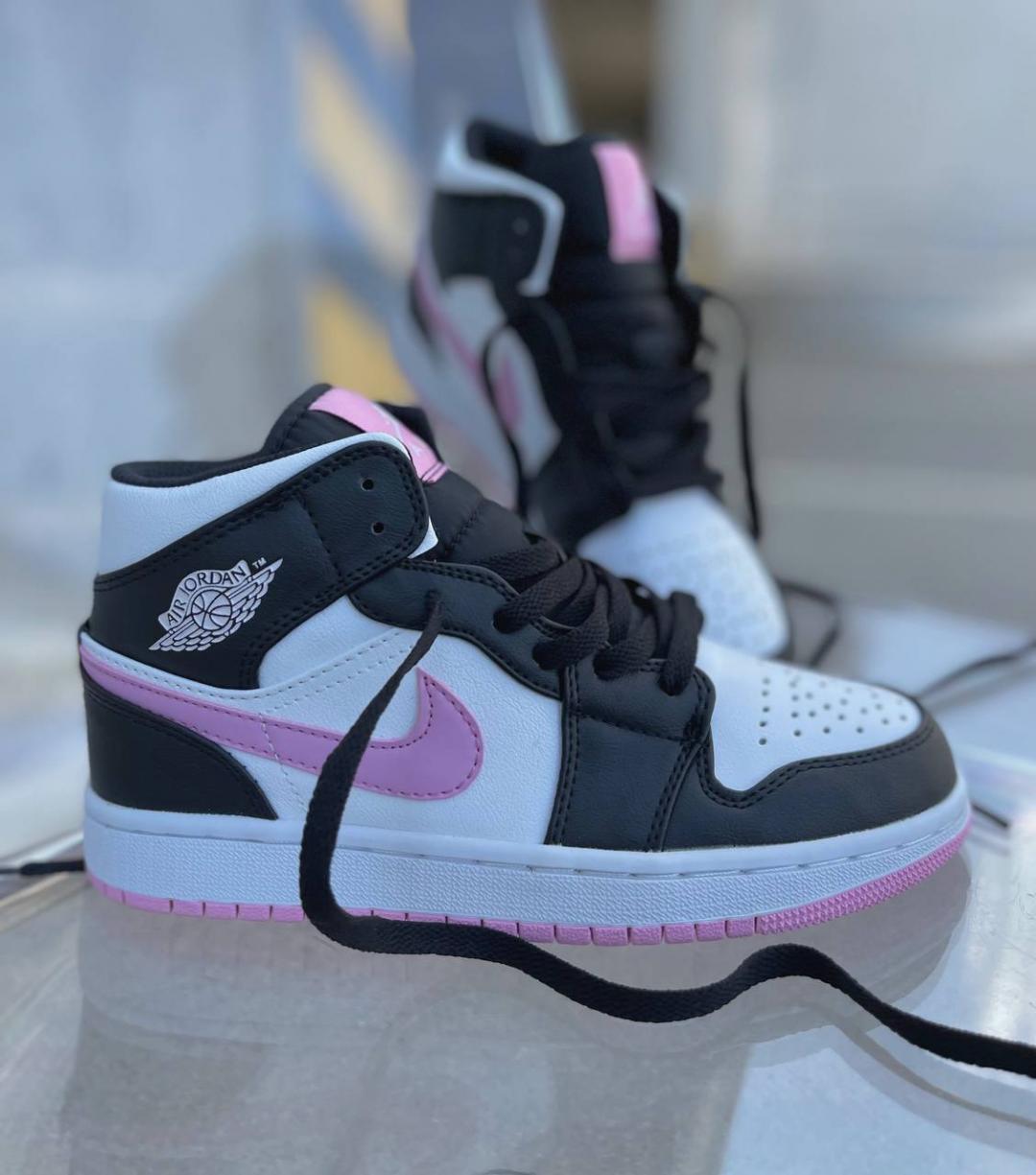 Nike Air Jordan 1 Retro High Bubble Gum