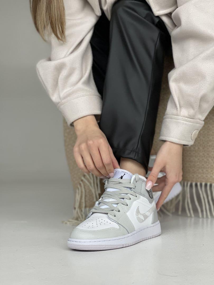 Nike Air Jordan 1 Retro High Grey Como
