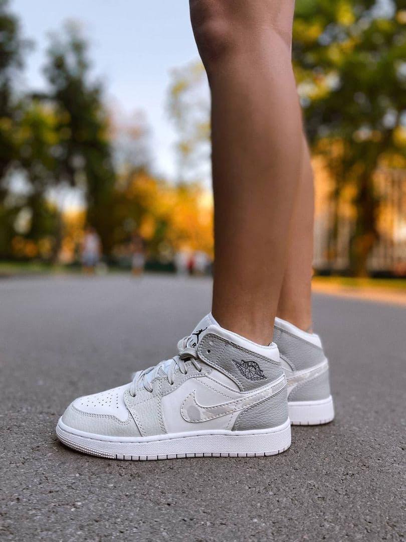 Nike Air Jordan 1 Retro High Grey Como