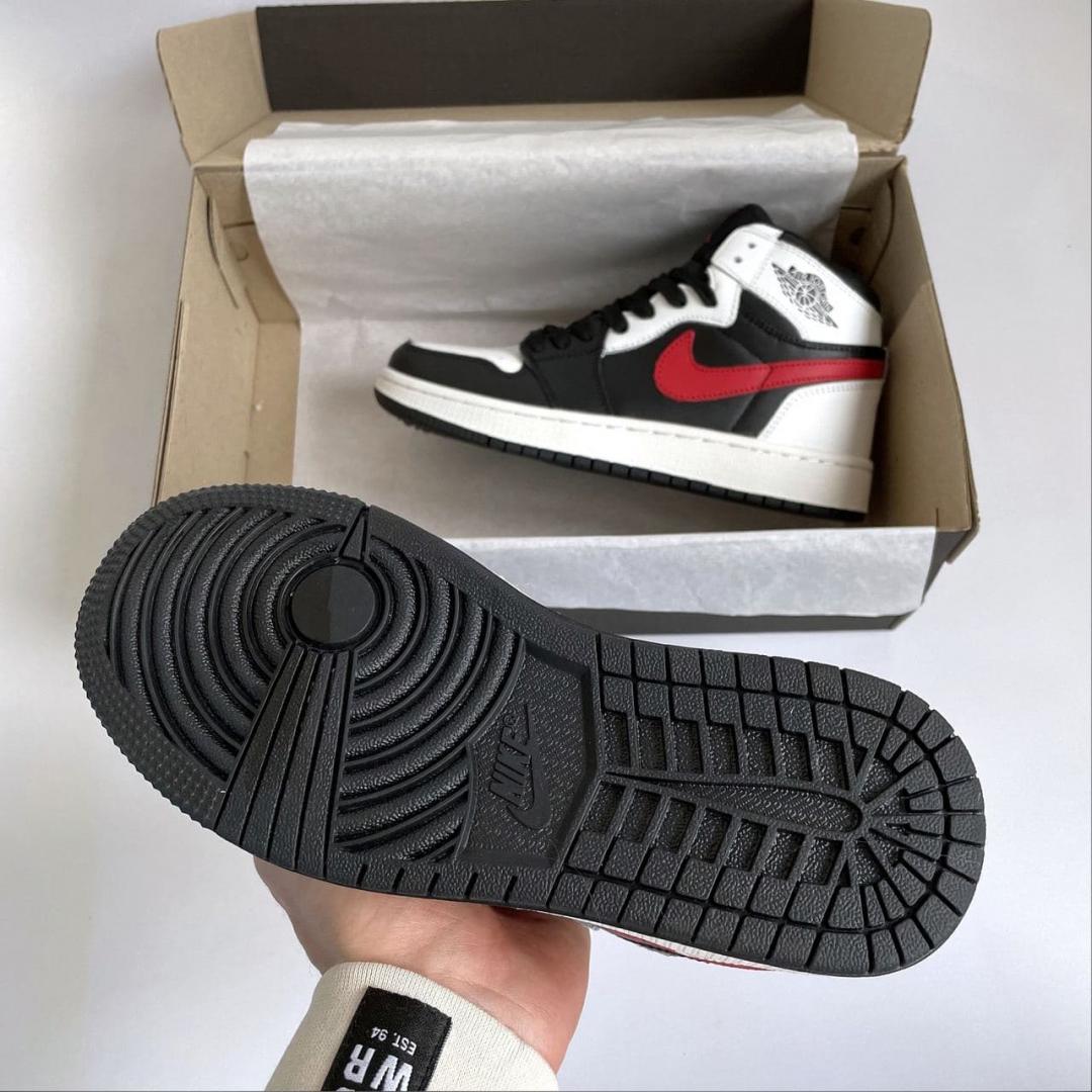 Nike Air Jordan 1 Retro High Black Red White 2