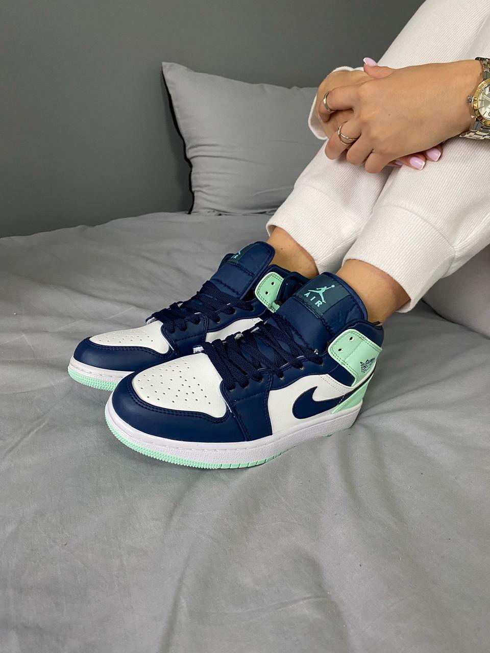 Nike Air Jordan 1 Retro Mid Mystic Mint