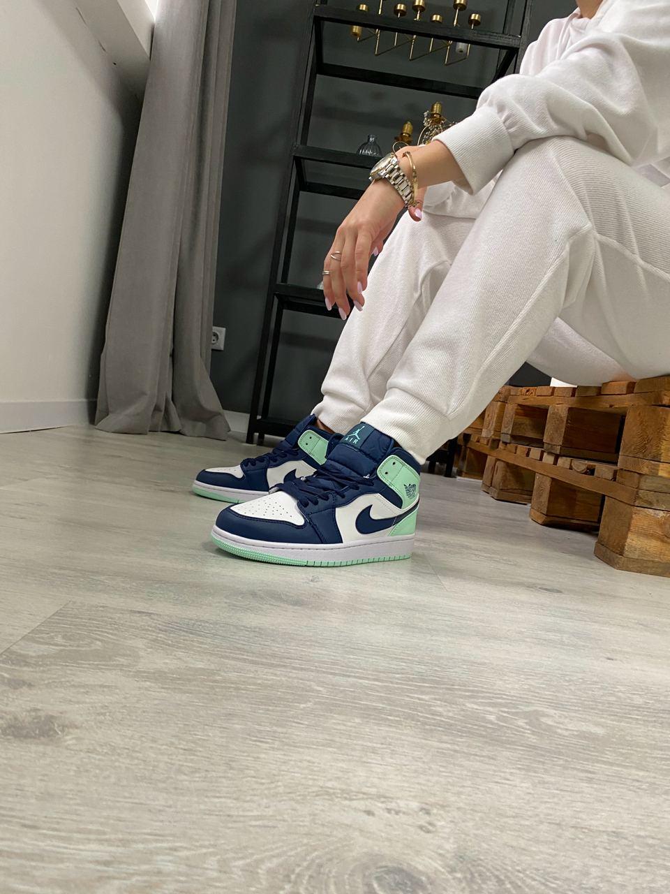 Nike Air Jordan 1 Retro Mid Mystic Mint