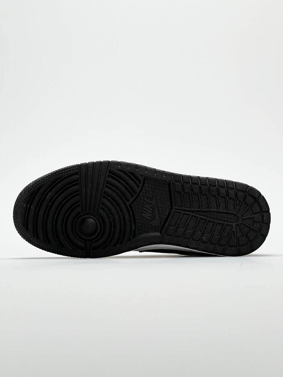 Nike Air Jordan Retro 1 Low Black White 4