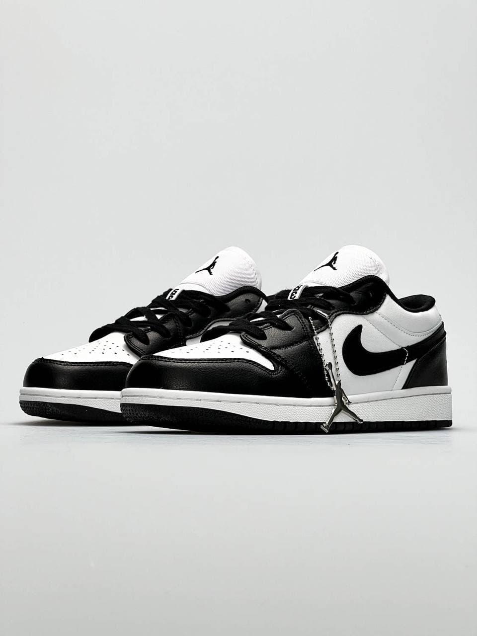 Nike Air Jordan Retro 1 Low Black White 4