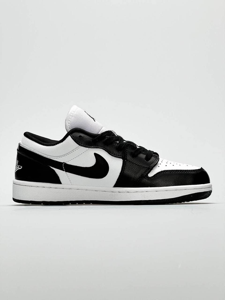 Nike Air Jordan Retro 1 Low Black White 4