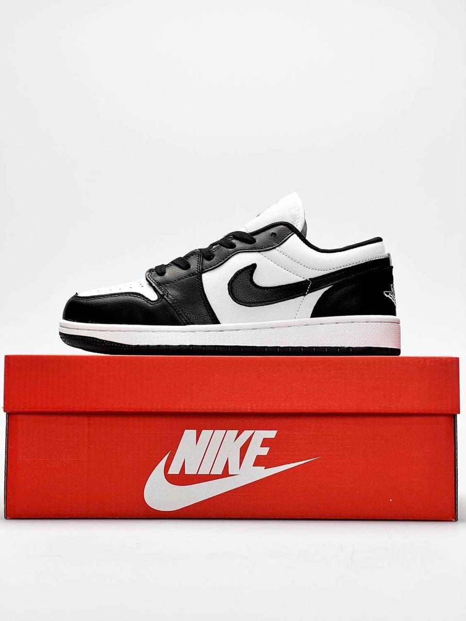 Nike Air Jordan Retro 1 Low Black White 4