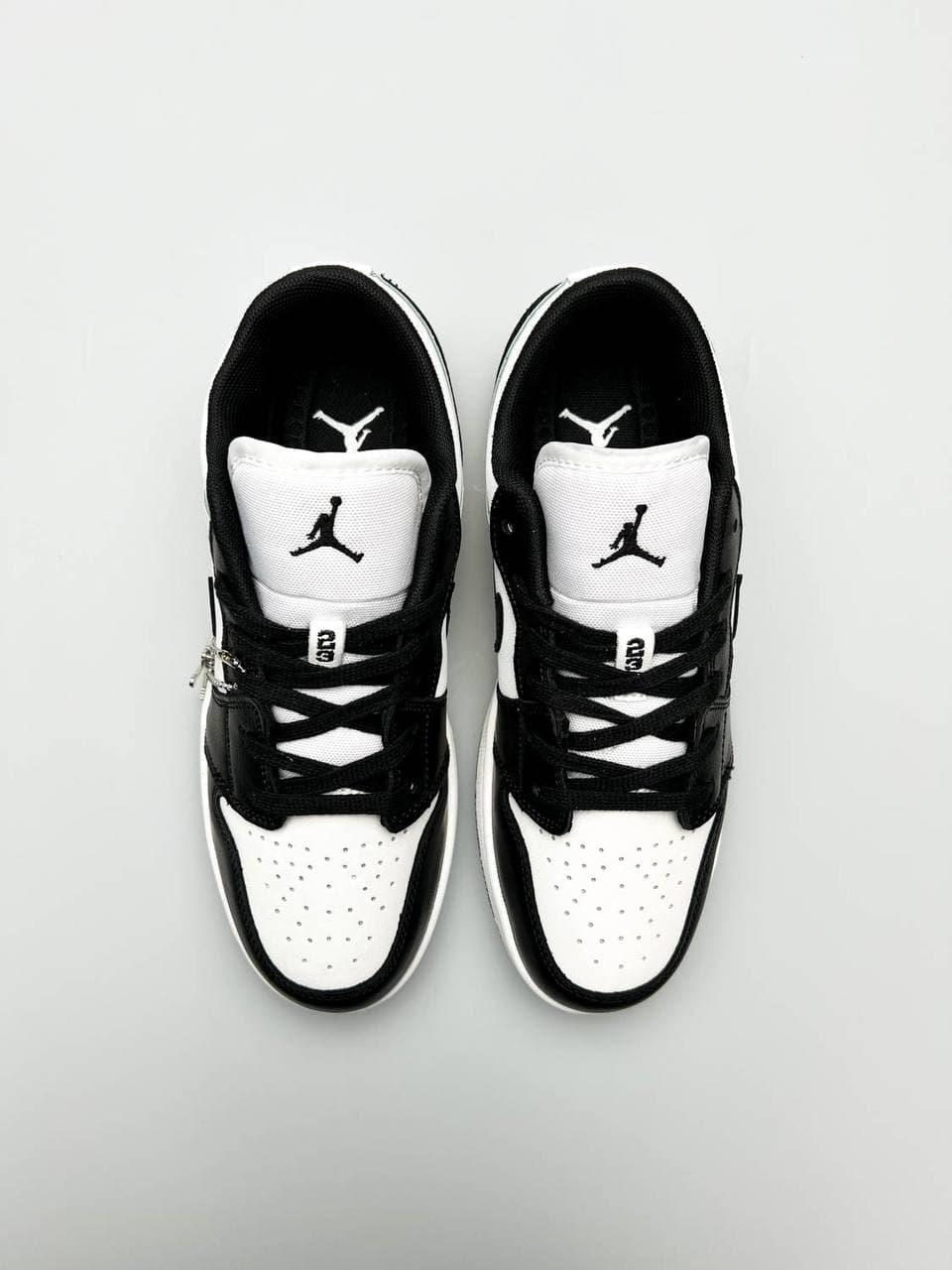 Nike Air Jordan Retro 1 Low Black White 4