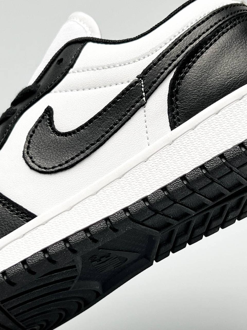 Nike Air Jordan Retro 1 Low Black White 4