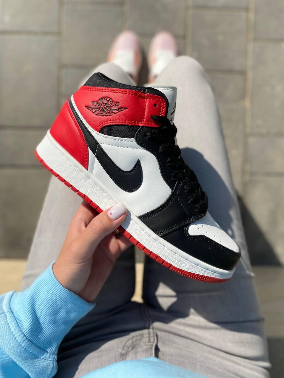Nike Air Jordan 1 Retro High Black White Red v2