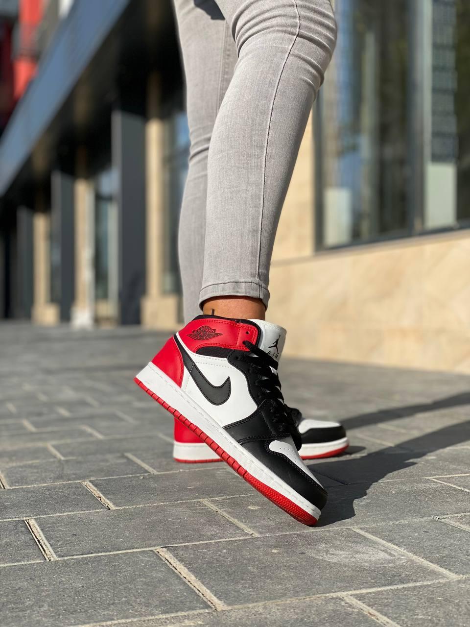 Nike Air Jordan 1 Retro High Black White Red v2