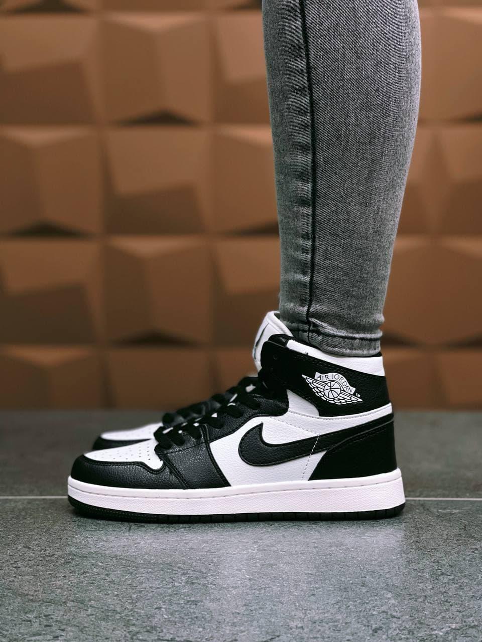 Nike Air Jordan 1 Retro High Black White 2