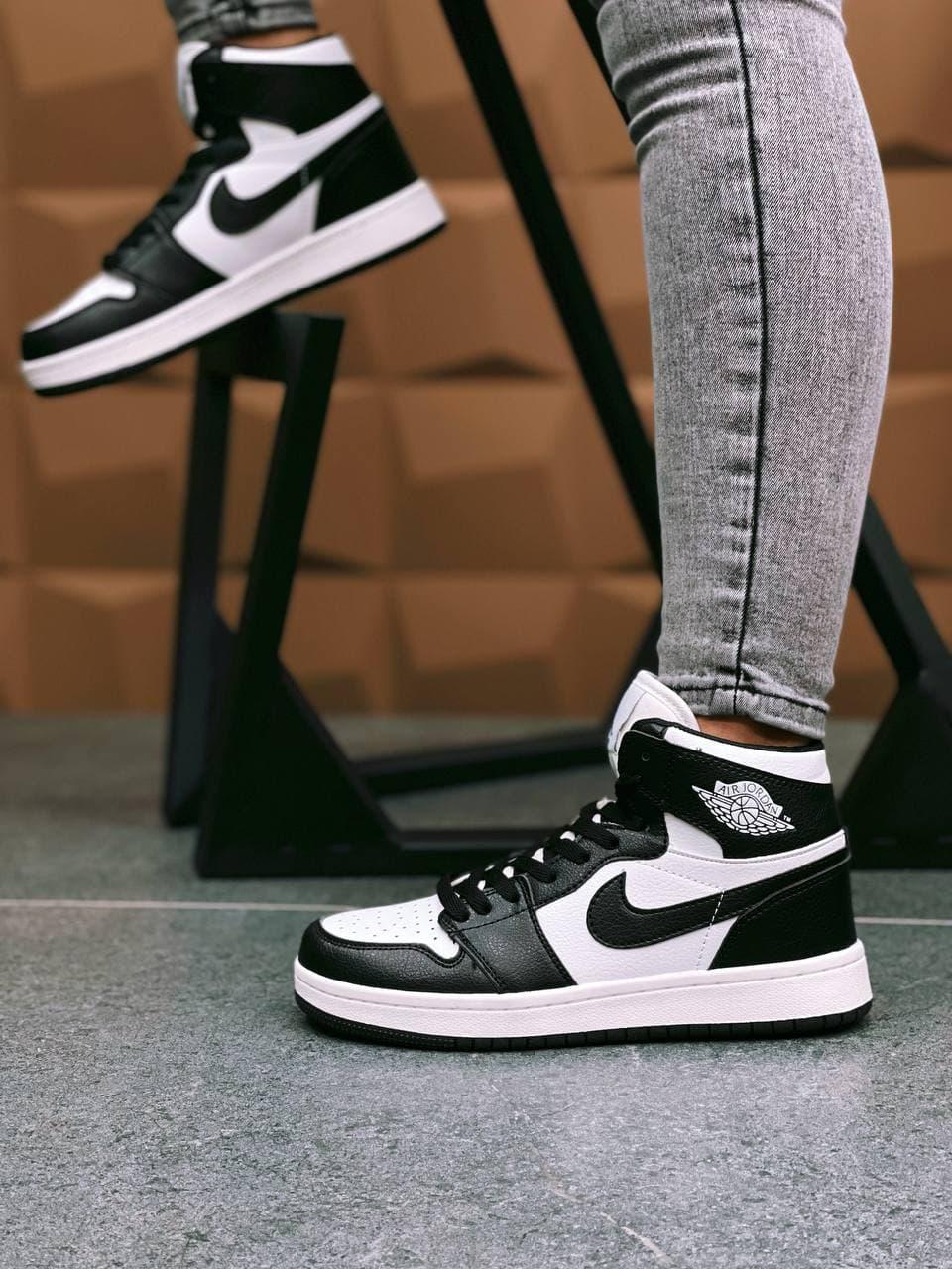 Nike Air Jordan 1 Retro High Black White 2