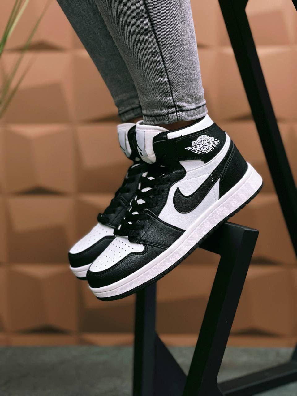 Nike Air Jordan 1 Retro High Black White 2