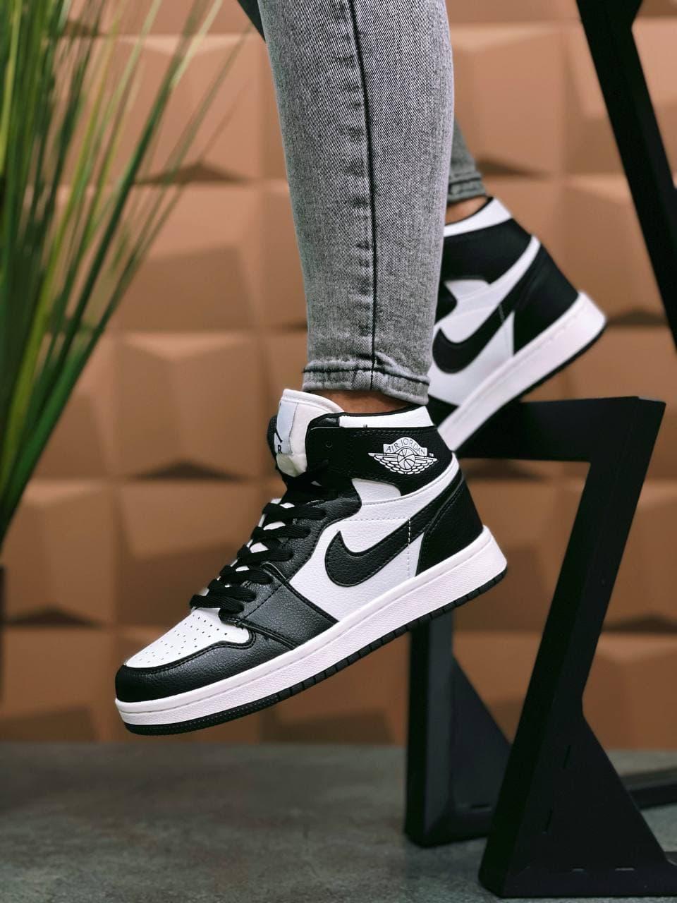 Nike Air Jordan 1 Retro High Black White 2