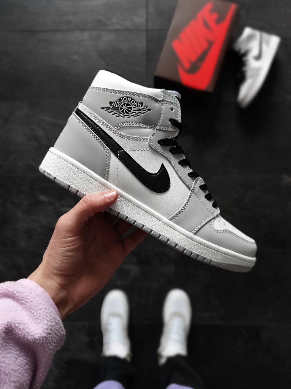 Nike Air Jordan 1 Retro High Smoke Grey