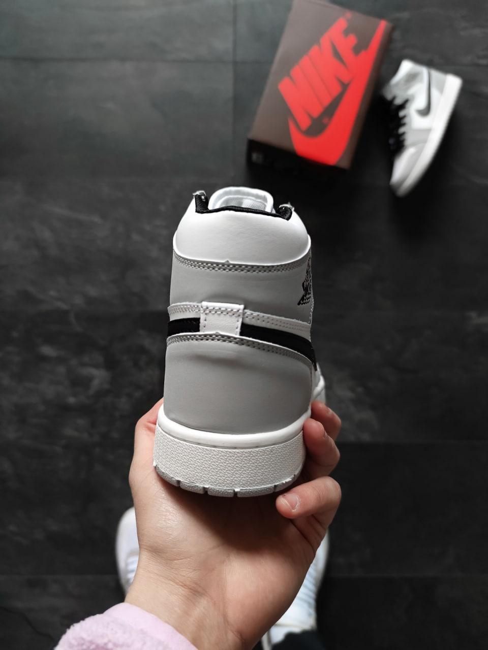 Nike Air Jordan 1 Retro High Smoke Grey