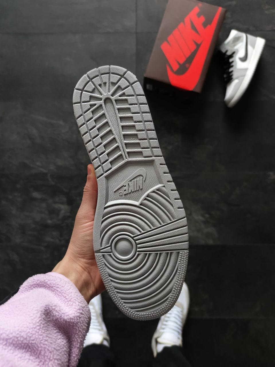 Nike Air Jordan 1 Retro High Smoke Grey