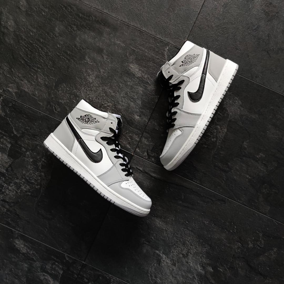Nike Air Jordan 1 Retro High Smoke Grey