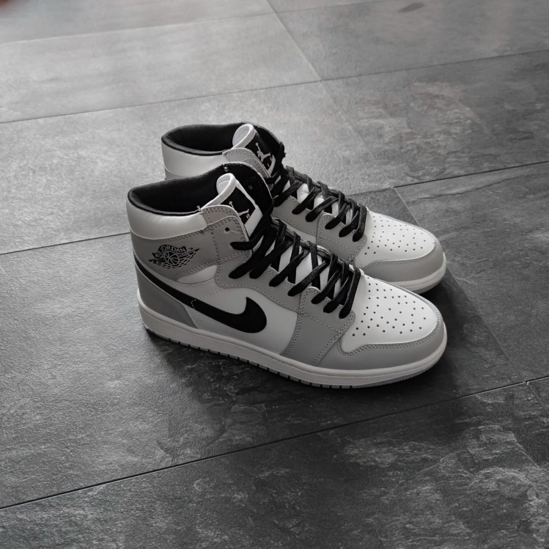 Nike Air Jordan 1 Retro High Smoke Grey