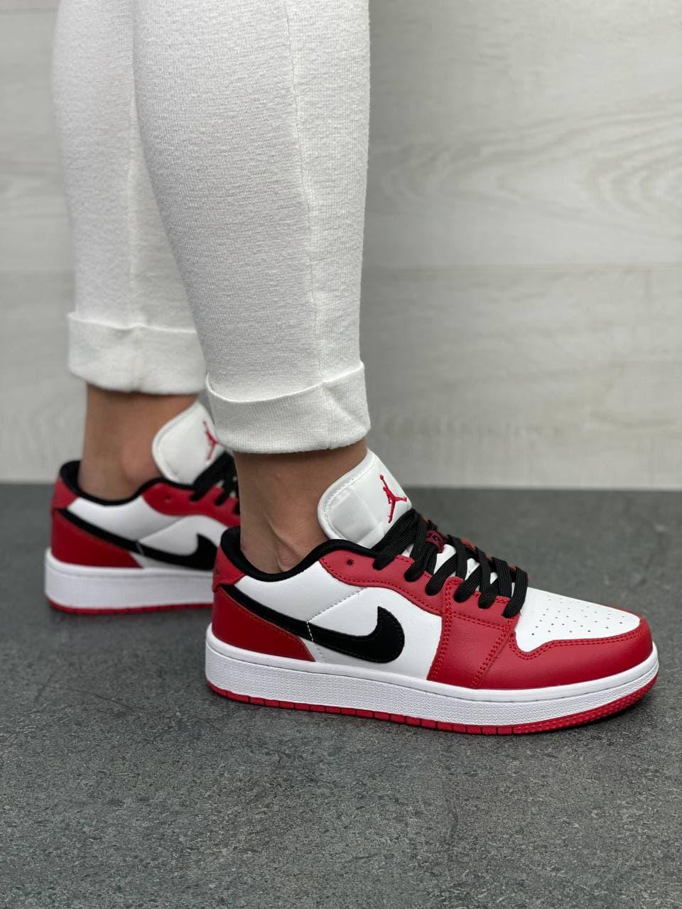 Nike Air Jordan Retro 1 Low White Red Black Logo