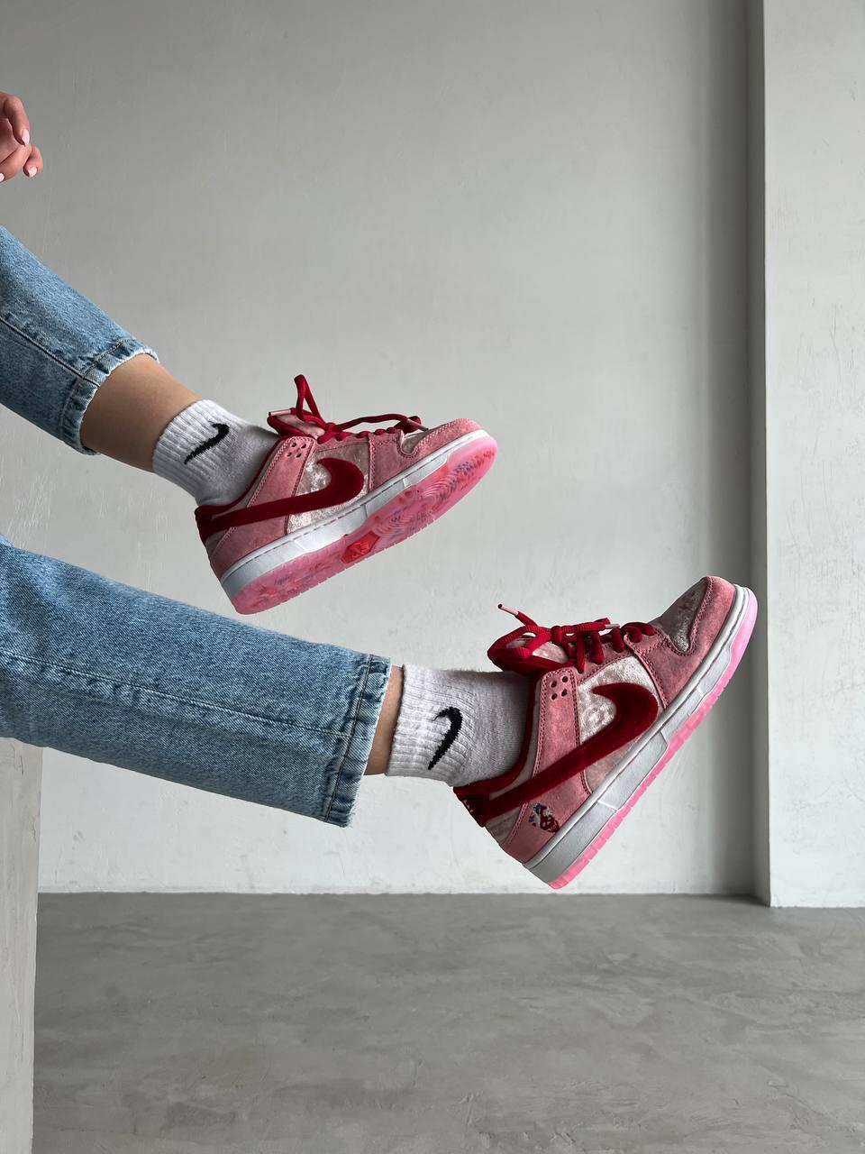 Nike SB Dunk Low Strangelove