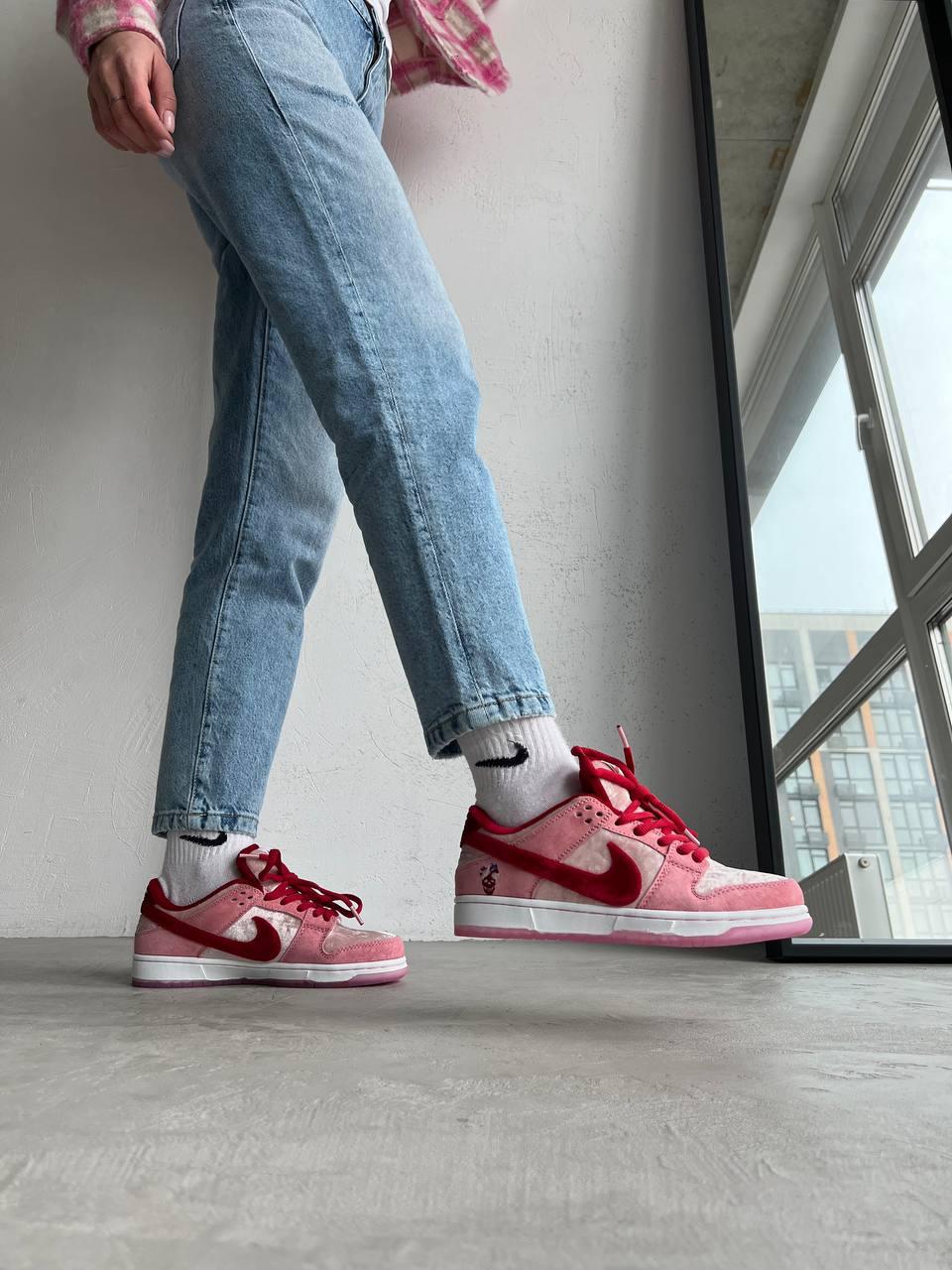 Nike SB Dunk Low Strangelove