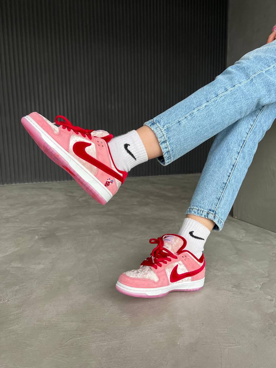 Nike SB Dunk Low Strangelove