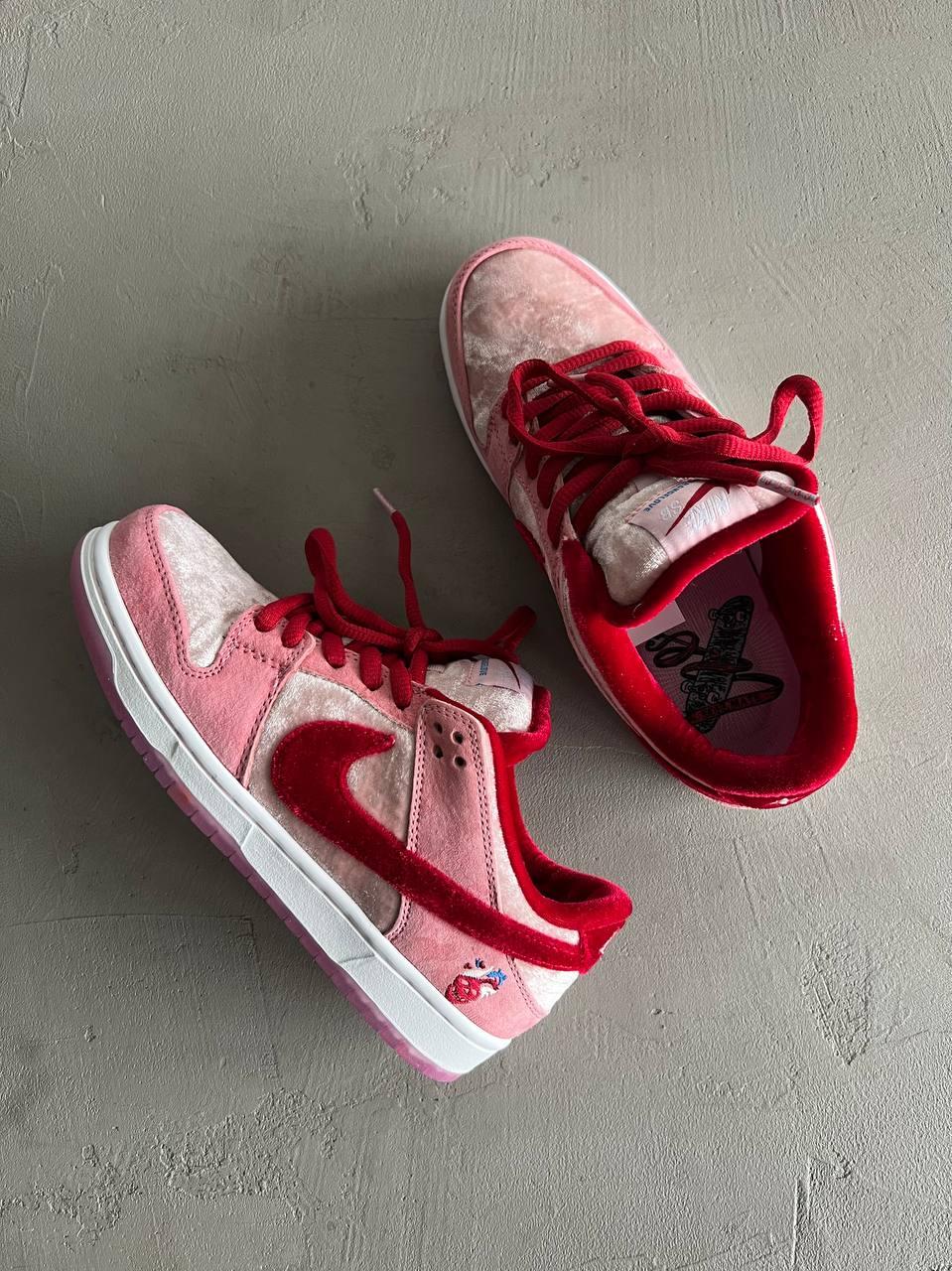 Nike SB Dunk Low Strangelove