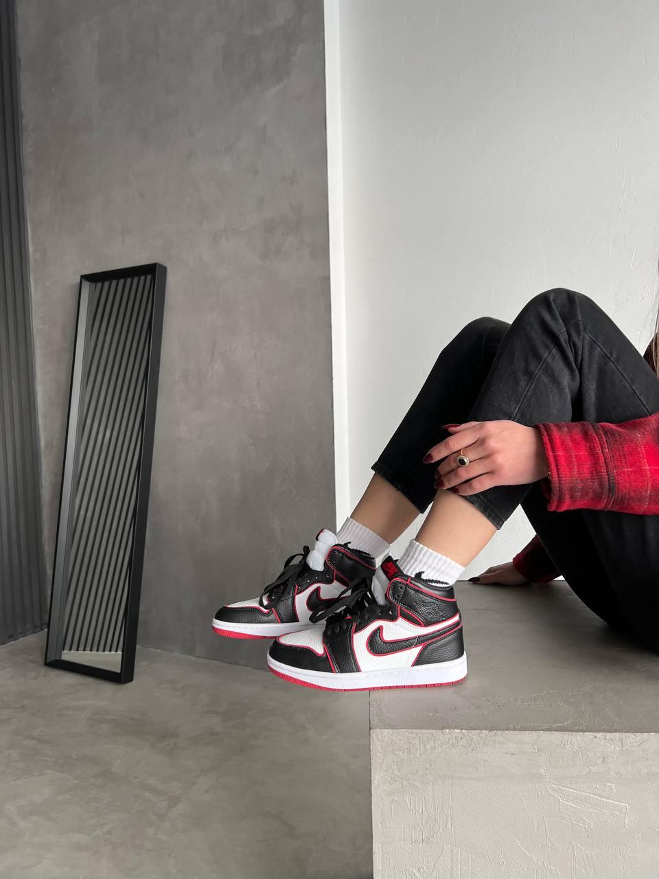 Nike Air Jordan 1 Retro Mid Black Red White