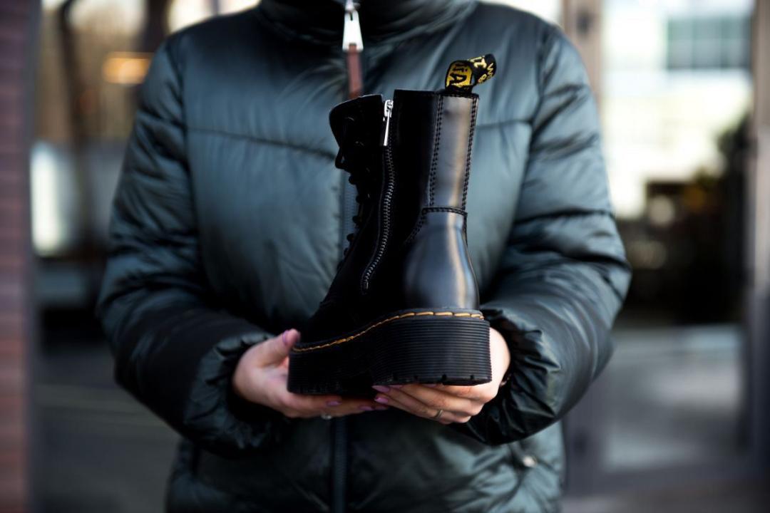 Dr. Martens JADON Black No Logo 5