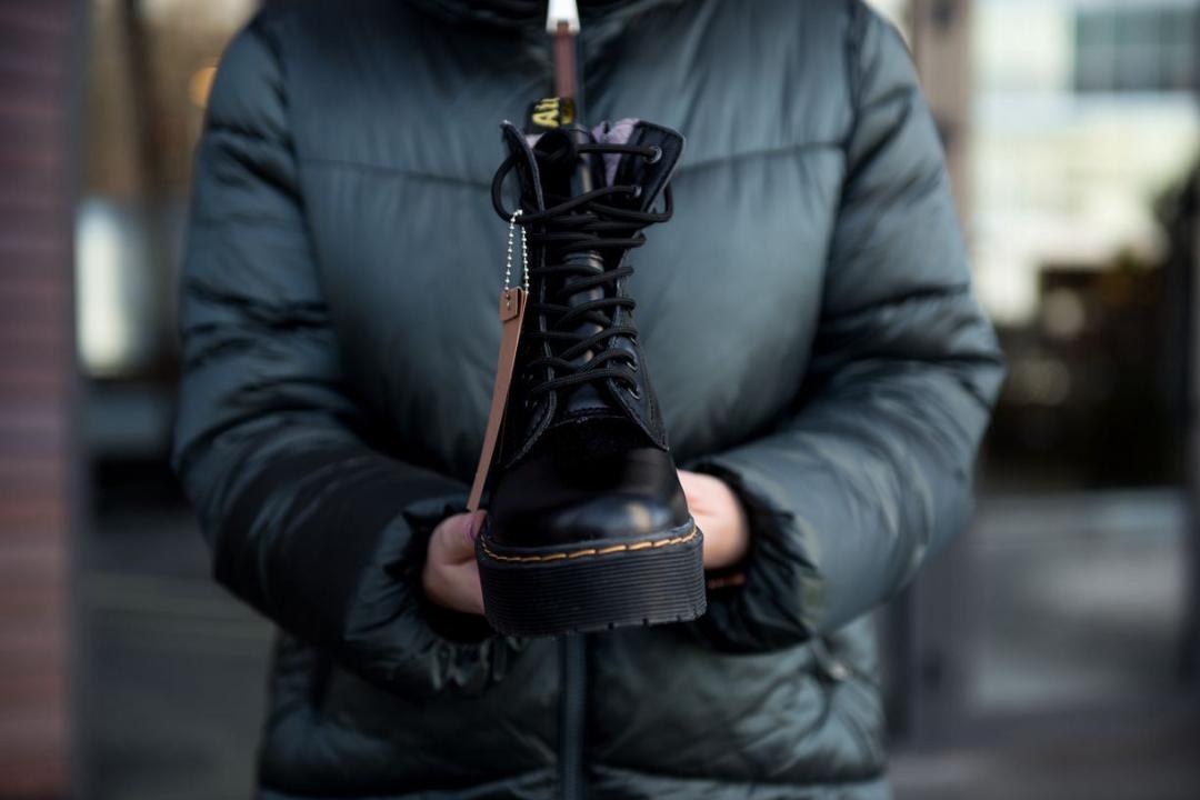 Dr. Martens JADON Black No Logo 5