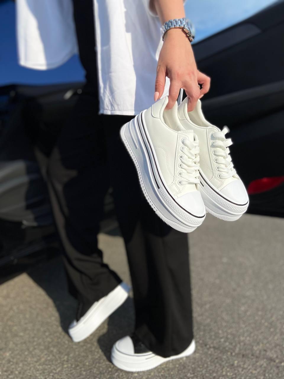 Sneakers White Black Line