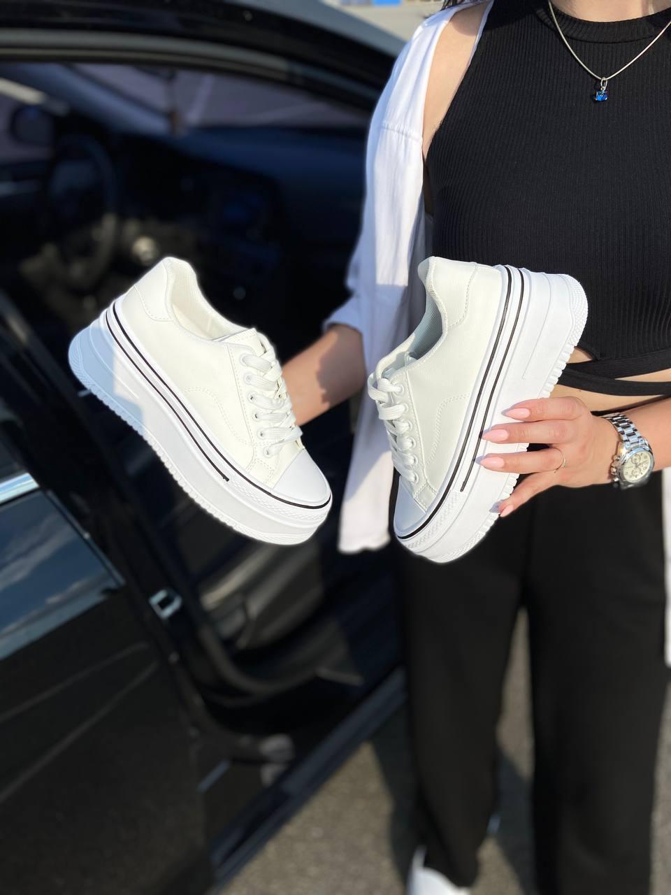 Sneakers White Black Line
