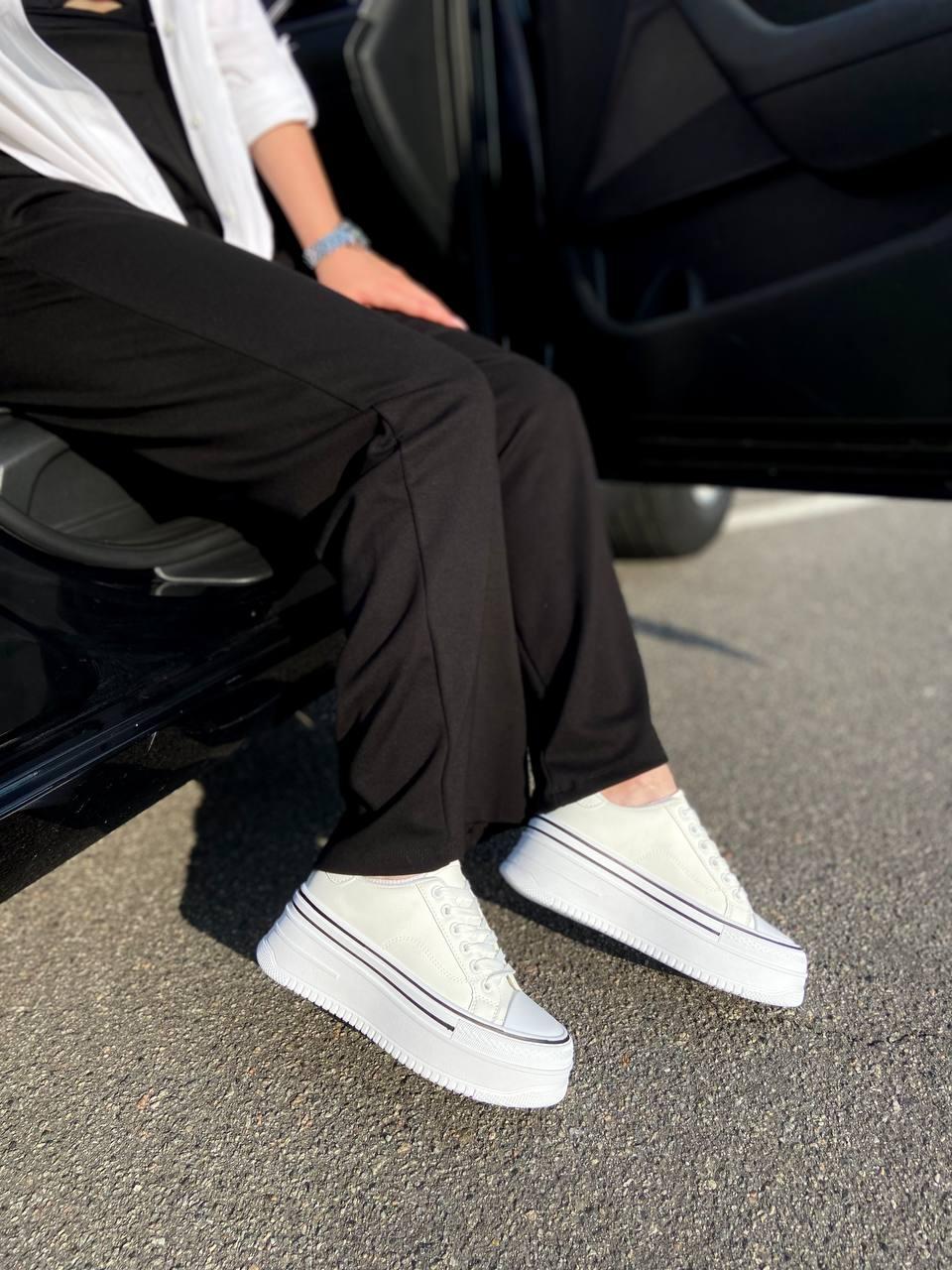 Sneakers White Black Line