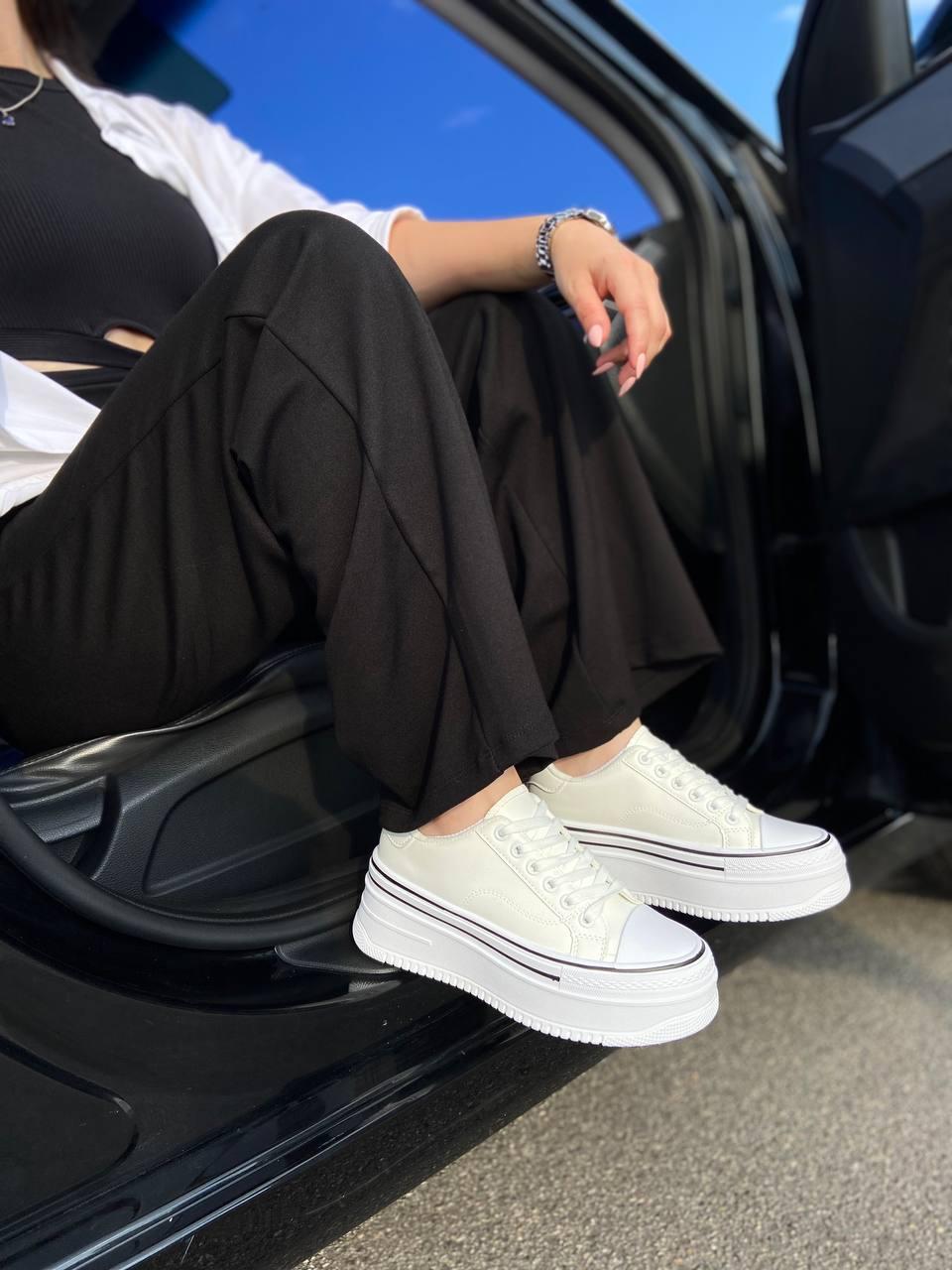 Sneakers White Black Line