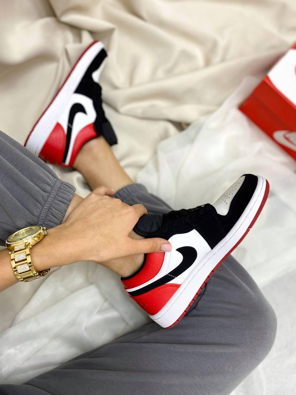 Nike Air Jordan Retro 1 Low Black Toe Red