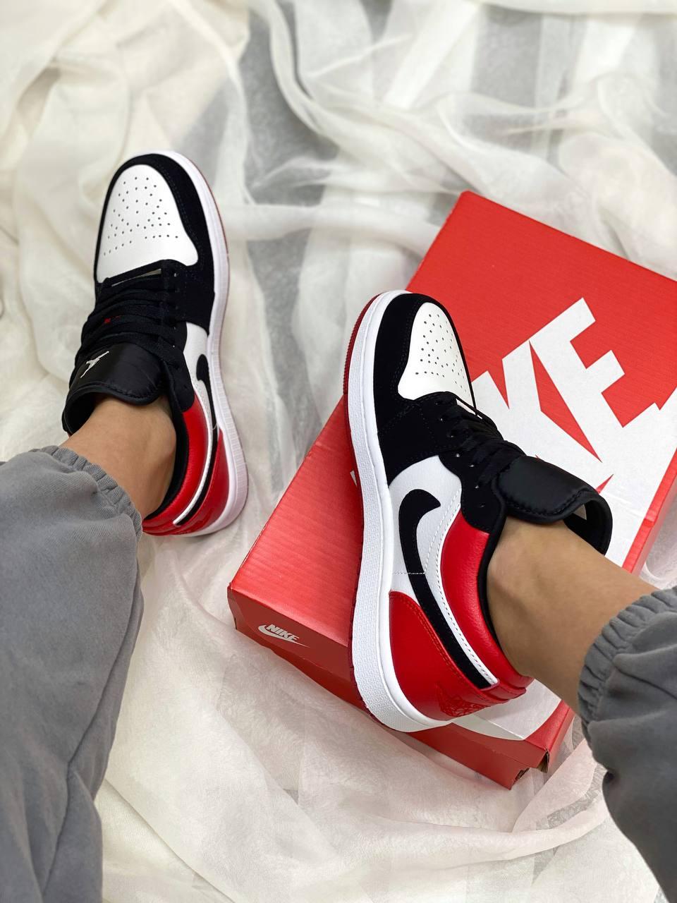 Nike Air Jordan Retro 1 Low Black Toe Red