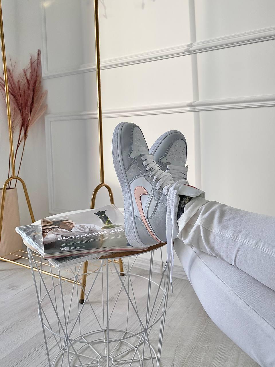 Nike Air Jordan 1 Retro Mid Light Grey Shell Pink