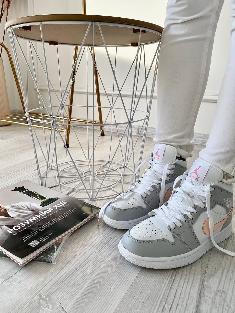 Nike Air Jordan 1 Retro Mid Light Grey Shell Pink