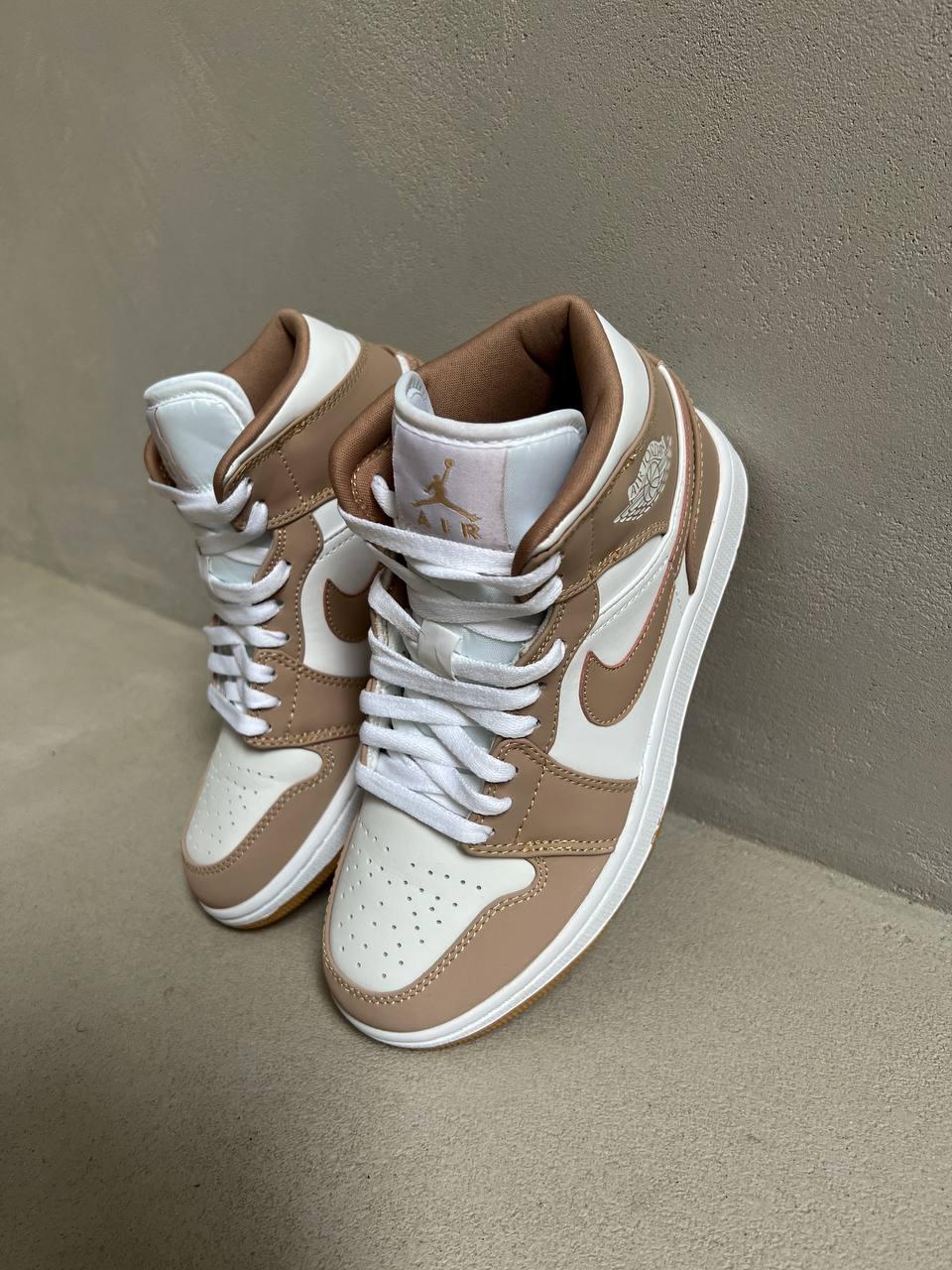Nike Air Jordan 1 Retro Beige
