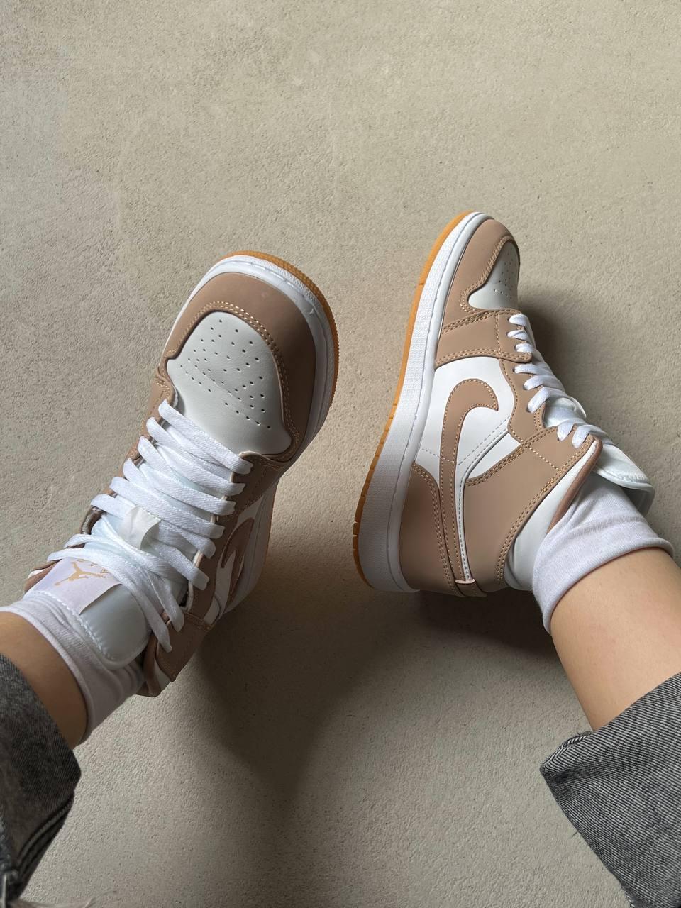 Nike Air Jordan 1 Retro Beige