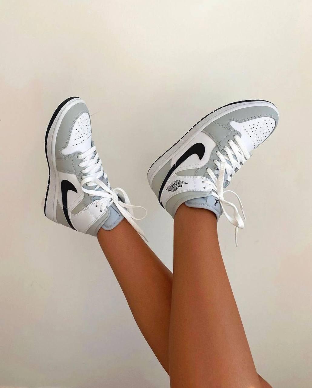 Nike Air Jordan 1 Retro Mid Smoke Grey 3