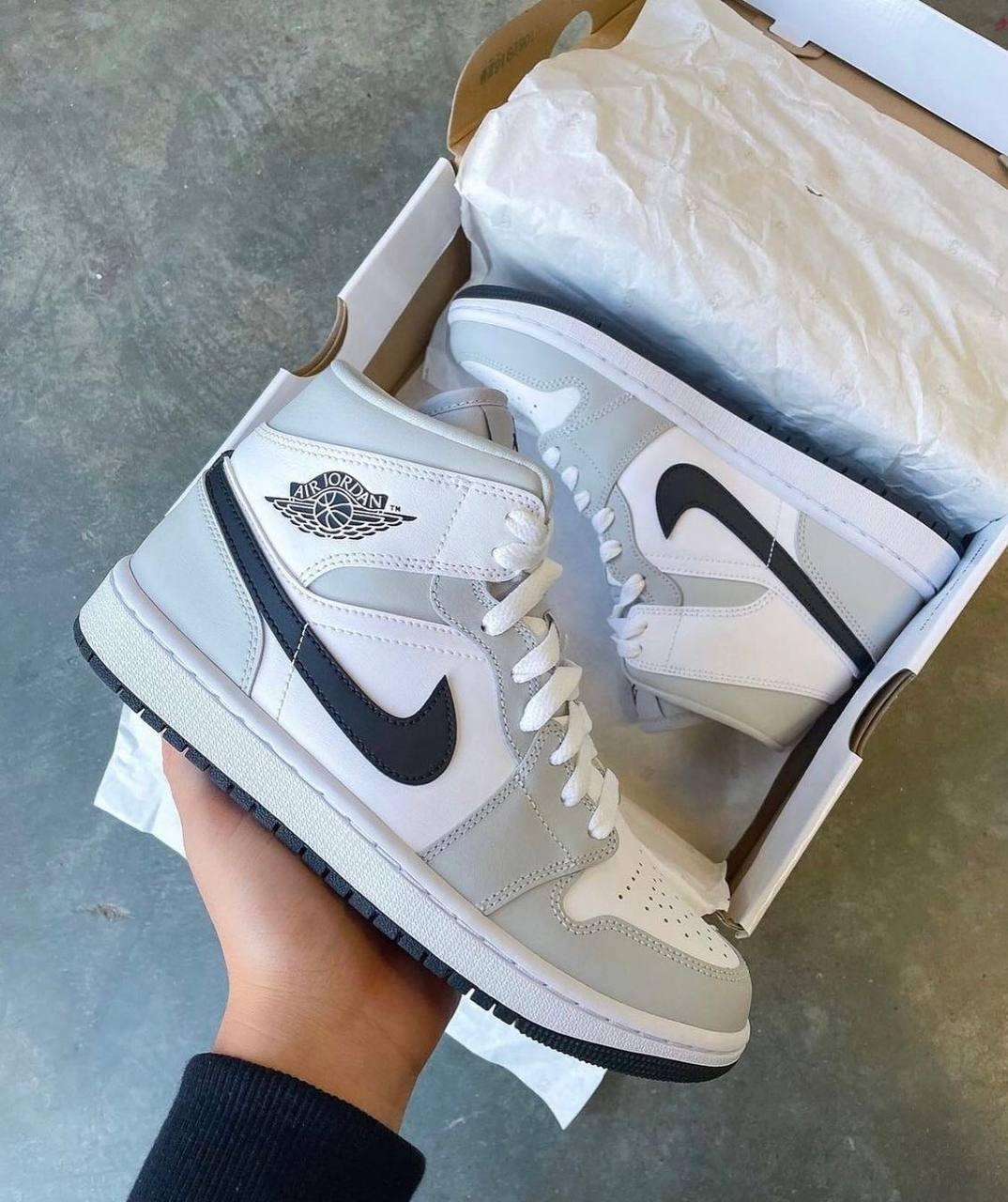 Nike Air Jordan 1 Retro Mid Smoke Grey 3