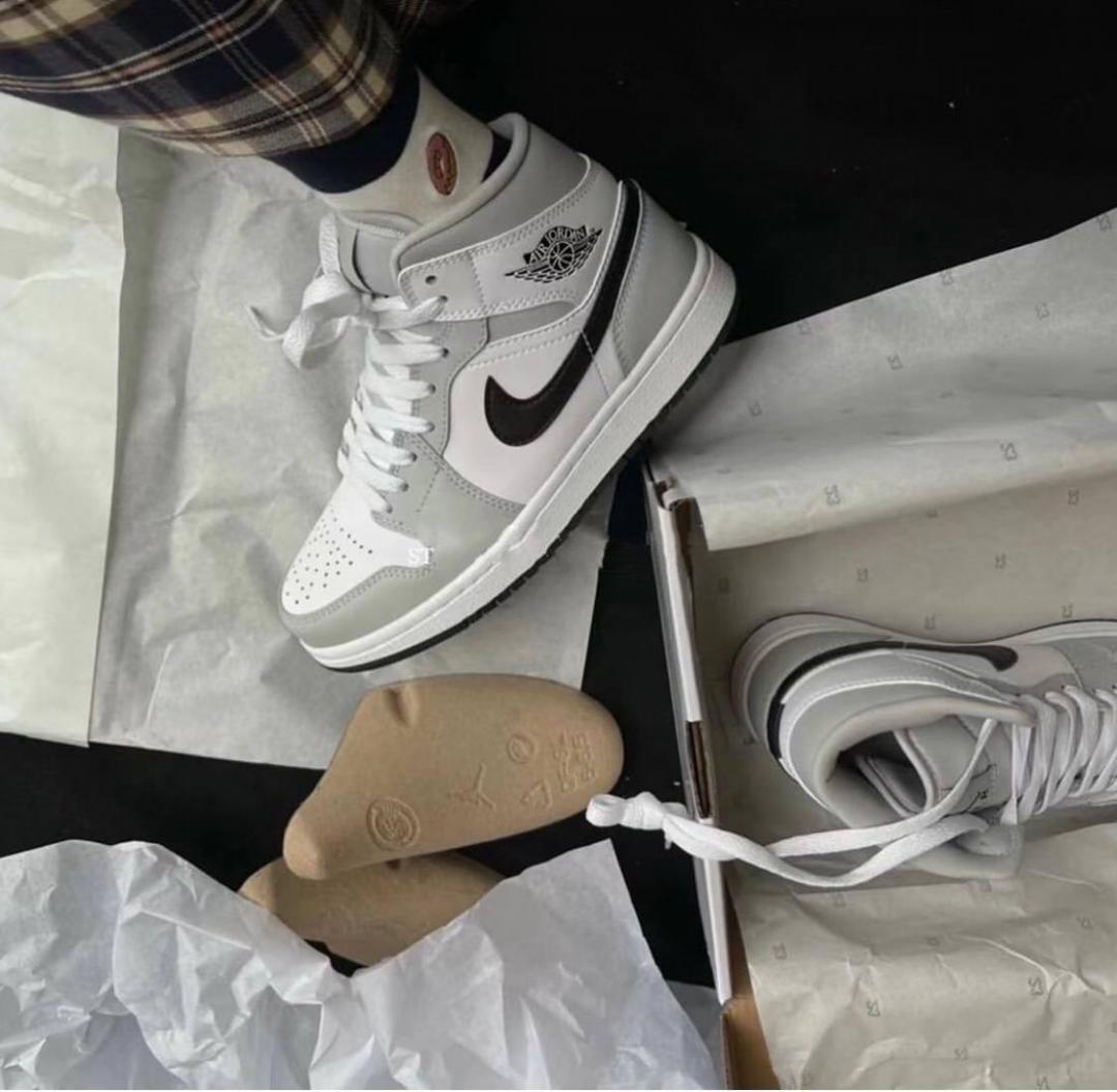 Nike Air Jordan 1 Retro Mid Smoke Grey 3